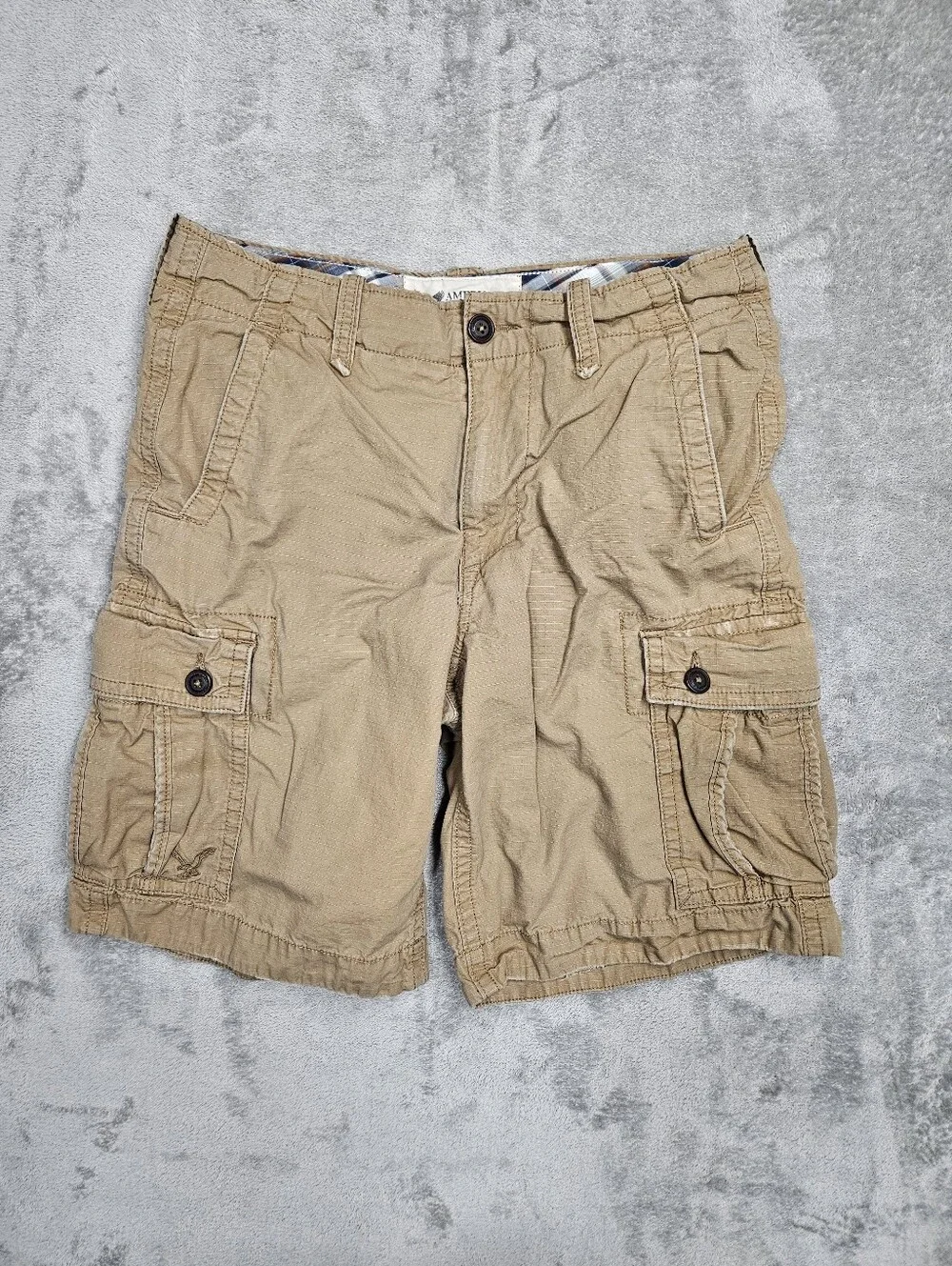 American Eagle Outfitters Men’s Khaki Cargo Shorts Size 33 100% Cotton Classic